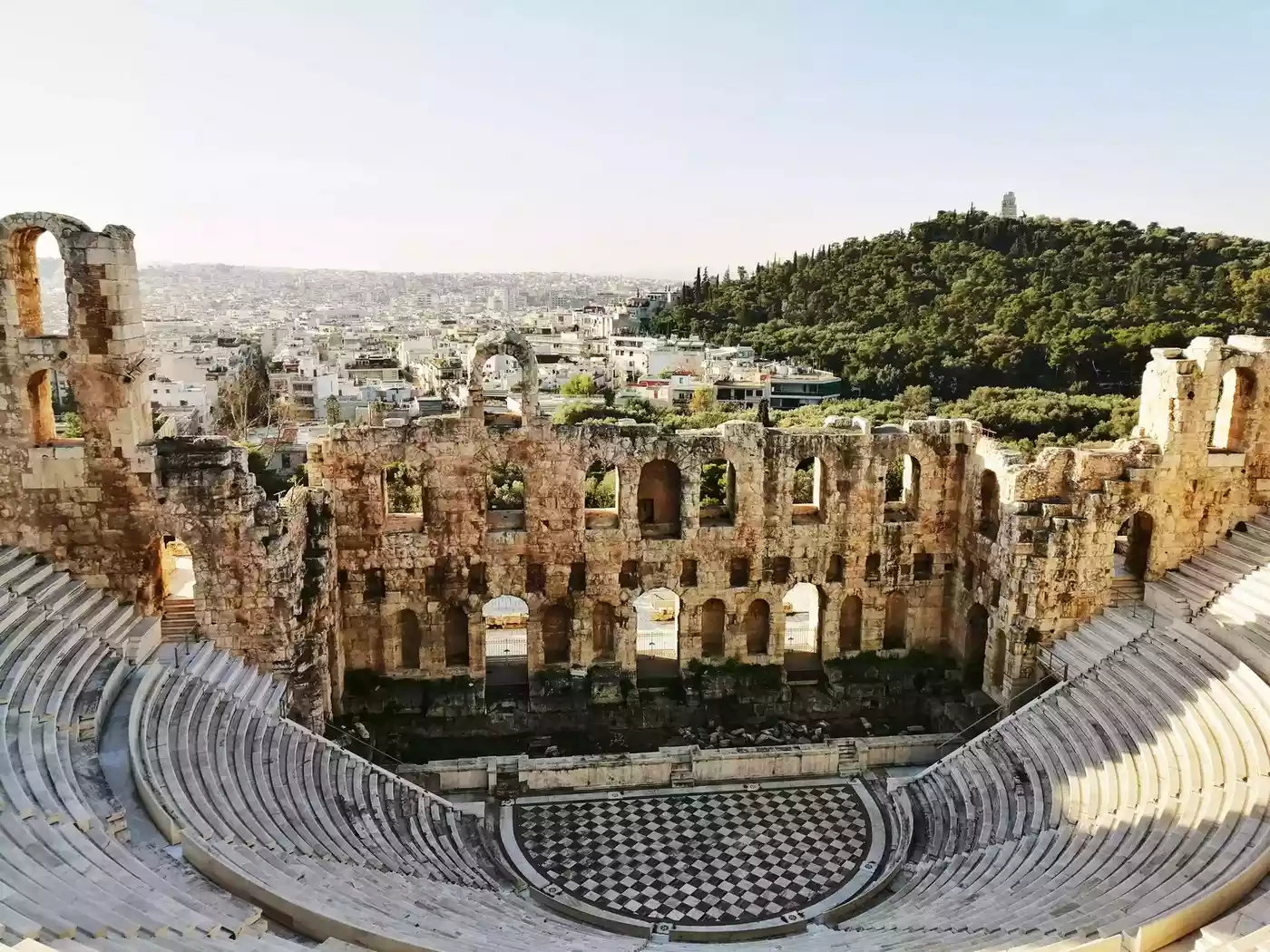 Το Ωδείο Ηρώδου Αττικού, Εμβληματικό Μνημείο Της Ρωμαϊκής Περιόδου Στην Αθήνα, Συνδιαλέγεται Διαχρονικά Με Το Πολιτισμικό Γίγνεσθαι.