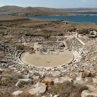 Η Πανελλήνια Ιδέα Αποτέλεσε Θεμελιώδη Έννοια Της Εθνικής Ταυτότητας Του Αρχαίου Ελληνικού Κόσμου, Συνδέοντας Τις Διαιρεμένες Πόλεις-Κράτη.